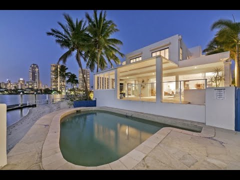 2 Paradise Place, Surfers Paradise